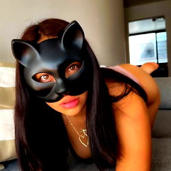 Lunamor90 in a Cat Mask, Age: 28, Gender: Female