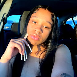 OnlyFans Model Niyjicy Posing in the Car