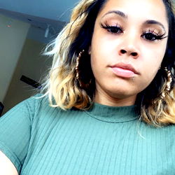 SexyRedd's Selfie - A Model Moment