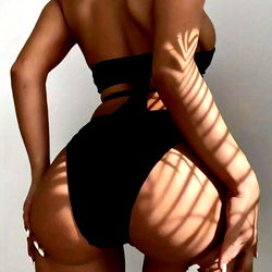 Vibrant OnlyFans Amarillis Serves up Sizzling Poses