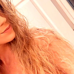 Katie's Elegant Shower Scene