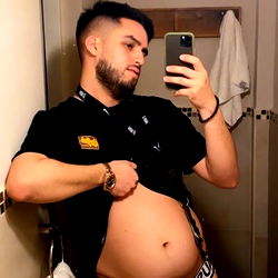 Argentine Onlyfans Model Showcasing Gym Muscles and Body Confidence