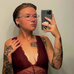 OnlyFans Model Sb Poses for Photo in Calgary