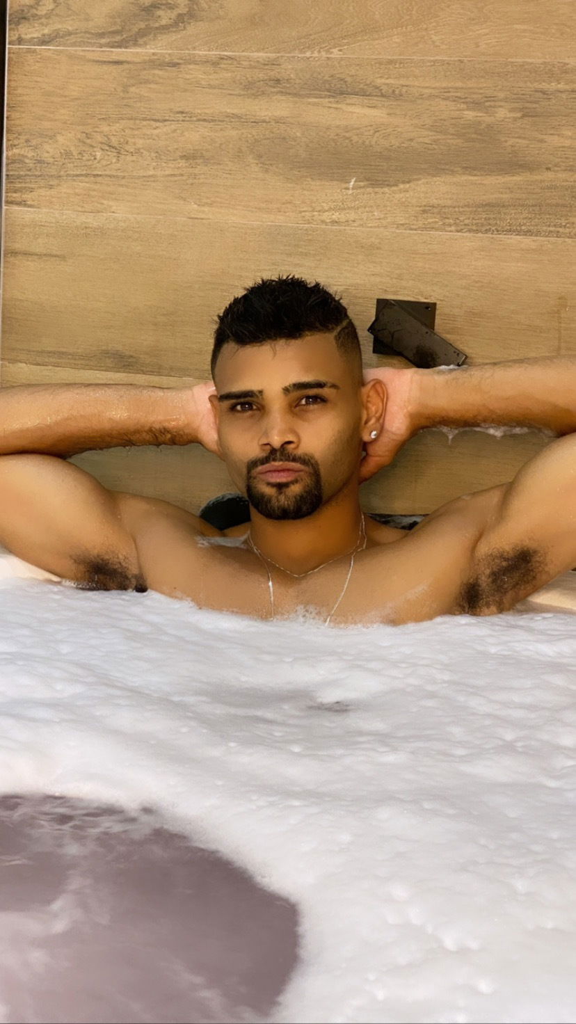 Matheus Bernardes photo