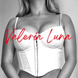 Valeria Luna: The Elegant Corset Model