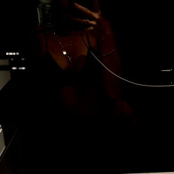 An intimate moment with Bella 💎 from Germany captured in a mirror selfie