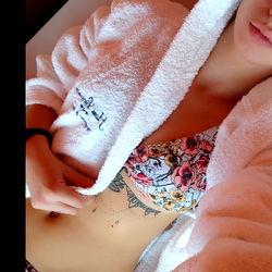 Emy95, OnlyFans Model, Showcasing Her Fitness Routine