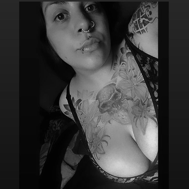 Amelia Wet-Angel: Unleash the Passionate Curves of an American Sensation