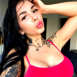 Model Dj Kaya's Exciting Photo