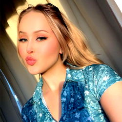 Spicycouple - Blonde Beauty Smiling for OnlyFans