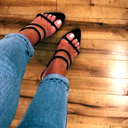 Chic Black Heels with Toes