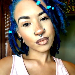 Model Weeniesmuggler: Colorful Hair and Body Art