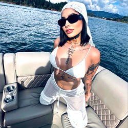 Sweet Lane, Medellín: A Model's Adventure on the Water