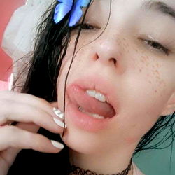 Roxie, the enchanting OnlyFans model from Largo, FL