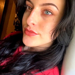 Bella Rose, a captivating model from Kentucky