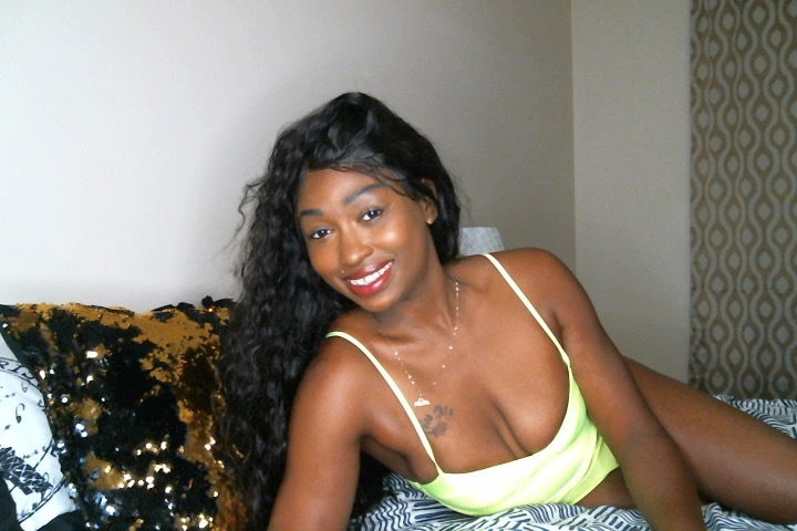 Prttybtch_richchk photo