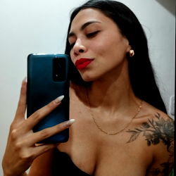 Florrcita 🍒, Argentinean Model Shares Her Story on Instagram