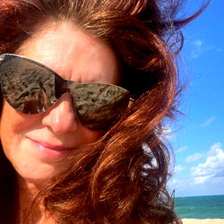 Goddess_Natalia posing by the beach