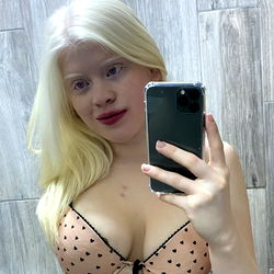 OnlyFans Model Bella Winter in Lingerie