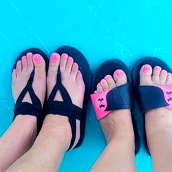 Holly Toes: A Mother-Daughter Moment of Trendy Summer Footwear
